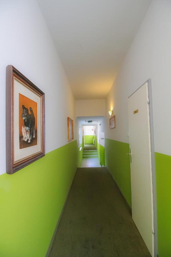 Private Double Bed Room With Bathroom Wenen Buitenkant foto