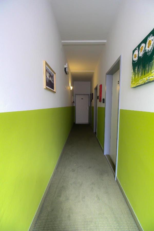 Private Double Bed Room With Bathroom Wenen Buitenkant foto